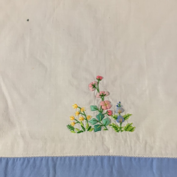 Lot of 4 vintage, embroidered dish towels. Various sizes. - Picture 3 of 5